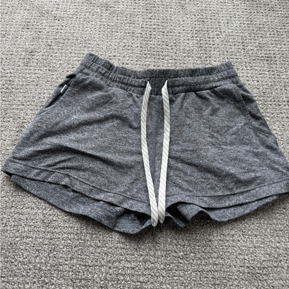 Vuori Performance Shorts Size Small